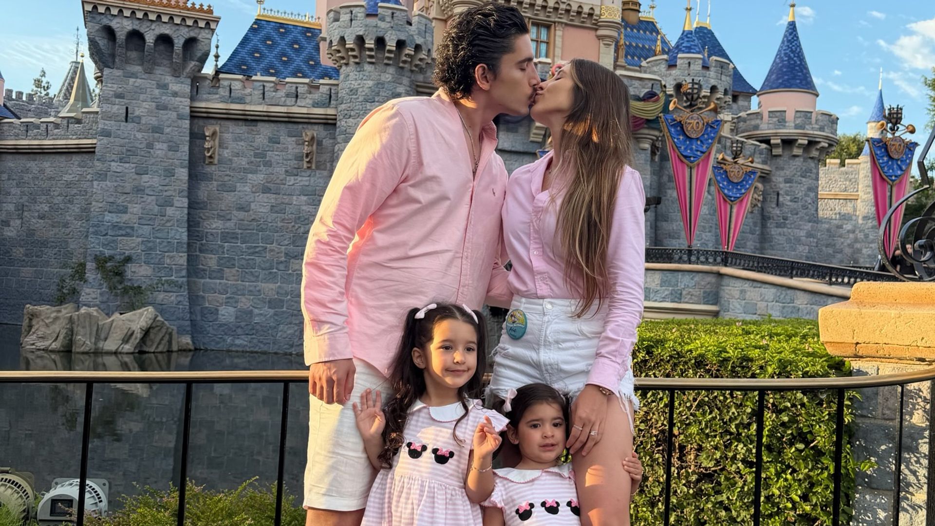 Alex Fernández y su familia disfrutan el verano desde