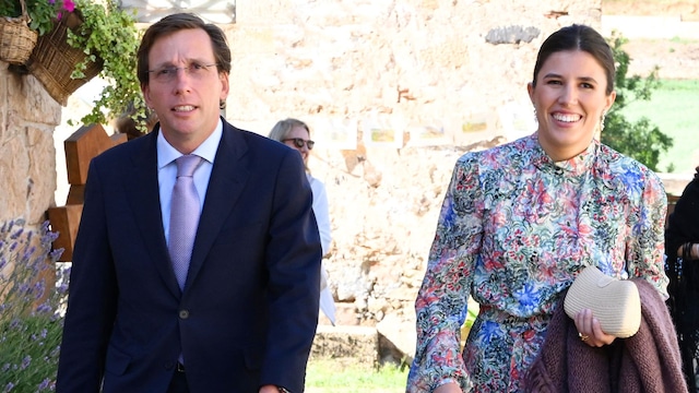 José Luis Martínez-Almeida y Teresa Urquijo en la boda de Verónica Urquijo y Roberto Truque en Hinojosa de la Sierra (Soria), el 6 de julio de 2024