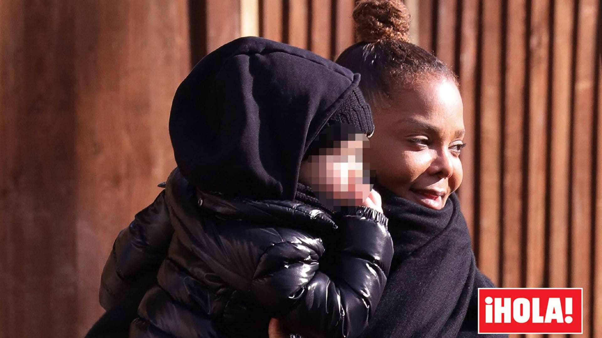 EXCLUSIVA: Janet Jackson, una supermamá de paseo con su adorable 'mini-yo'