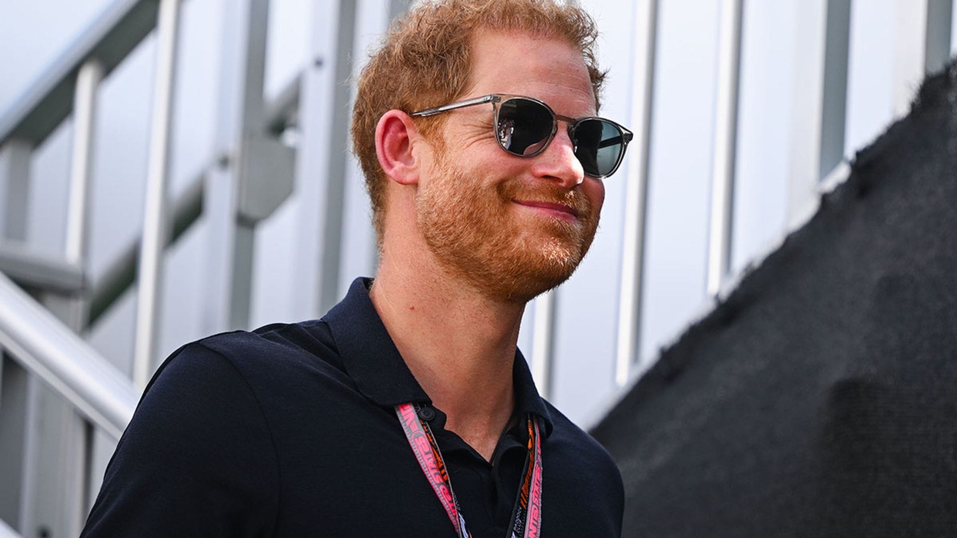 Así fue el sorpresivo paso del Príncipe Harry por el Gran Premio de Austin