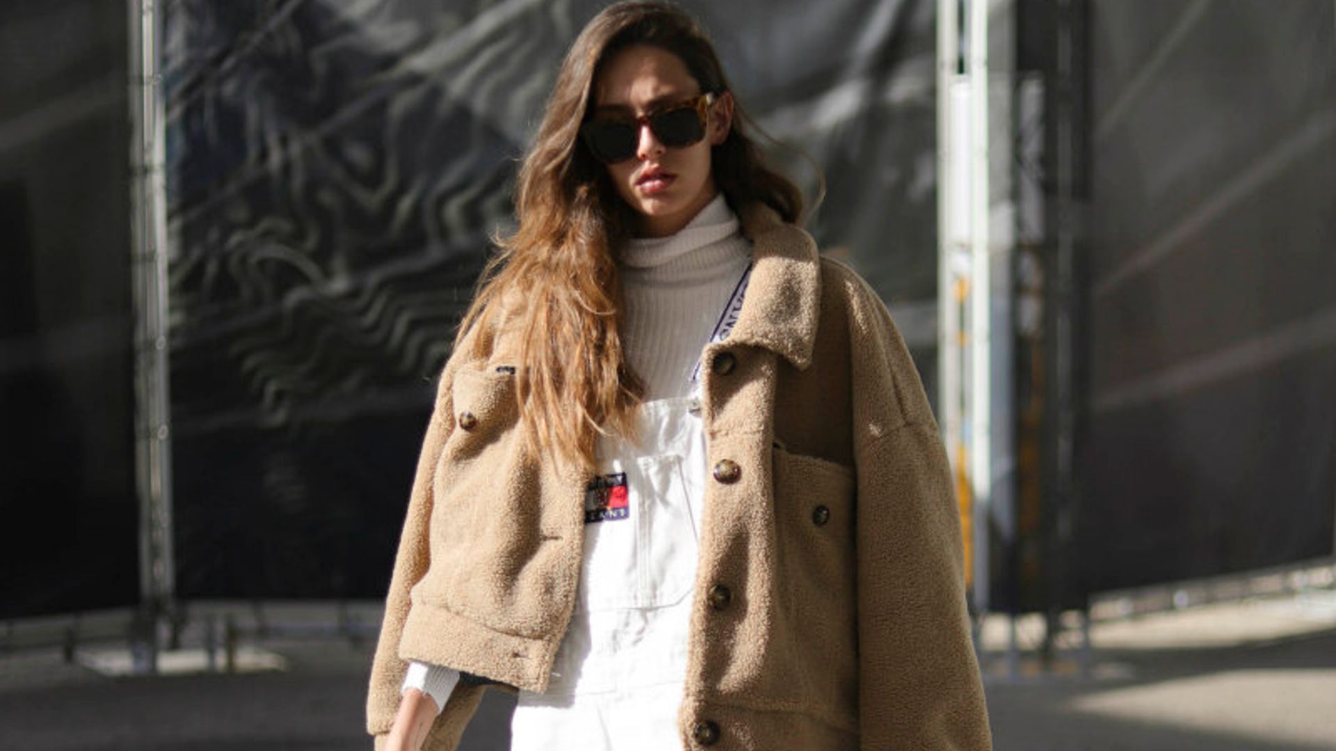 Vestir de blanco en invierno: 7 fórmulas con las que acertar de lunes a domingo