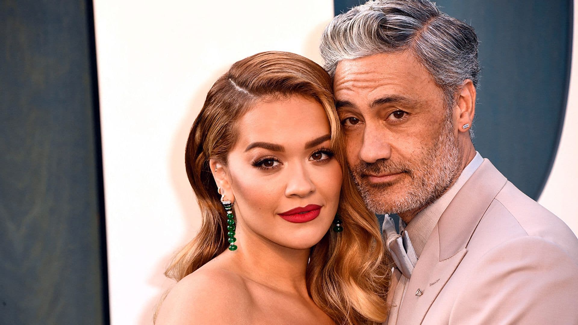 Rita Ora y Taika Waititi se han prometido: así están planeando su boda