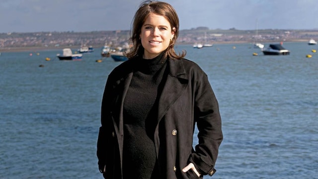 eugenia de york visita blue marine hola4110