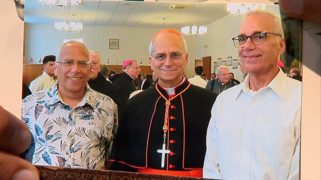 El Papa León XIV con sus dos hermanos