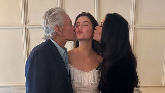 Michael Douglas y Catherine Zeta-Jones celebran la graduación de su hija Carys