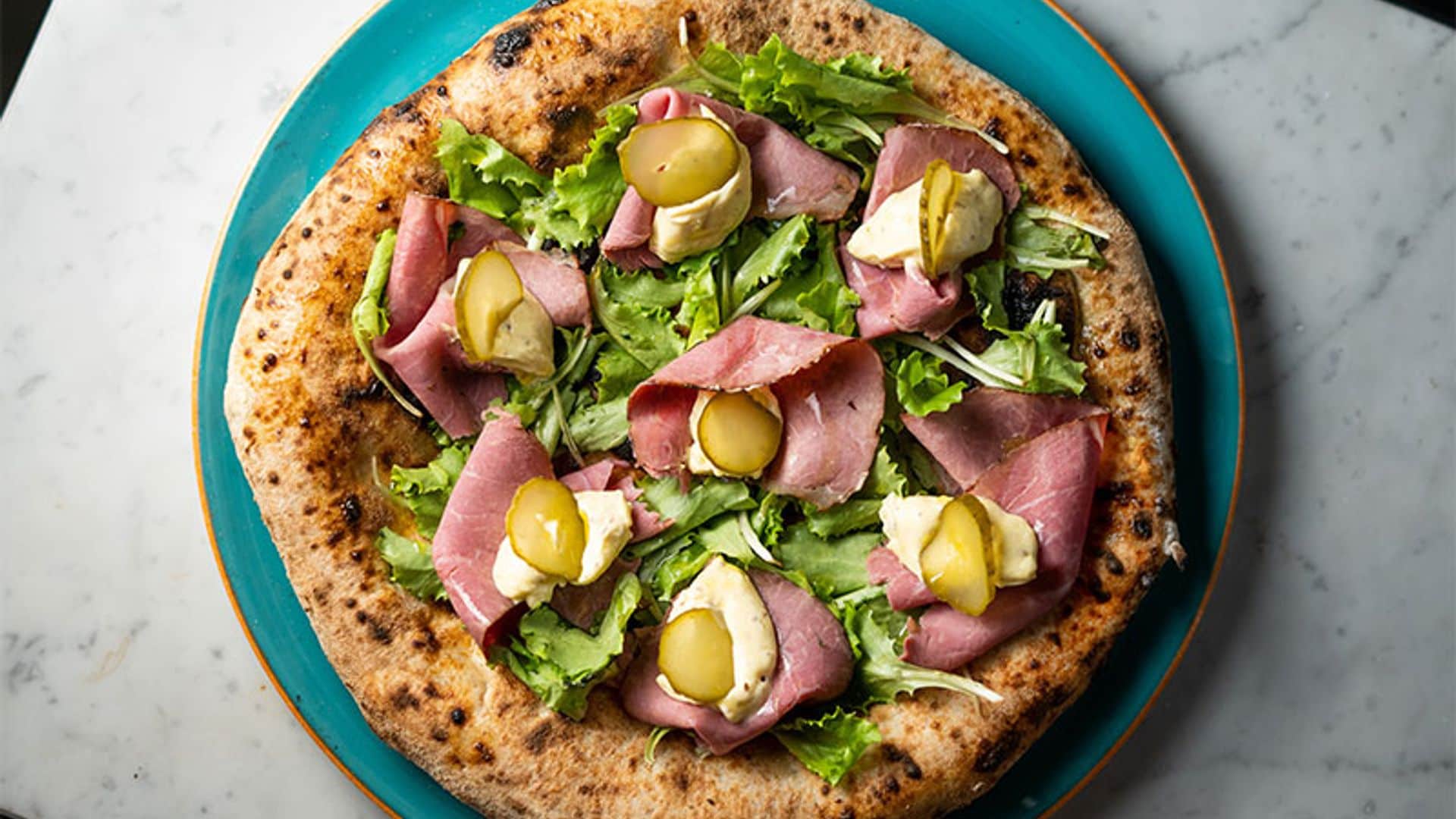 Pizza con pastrami
