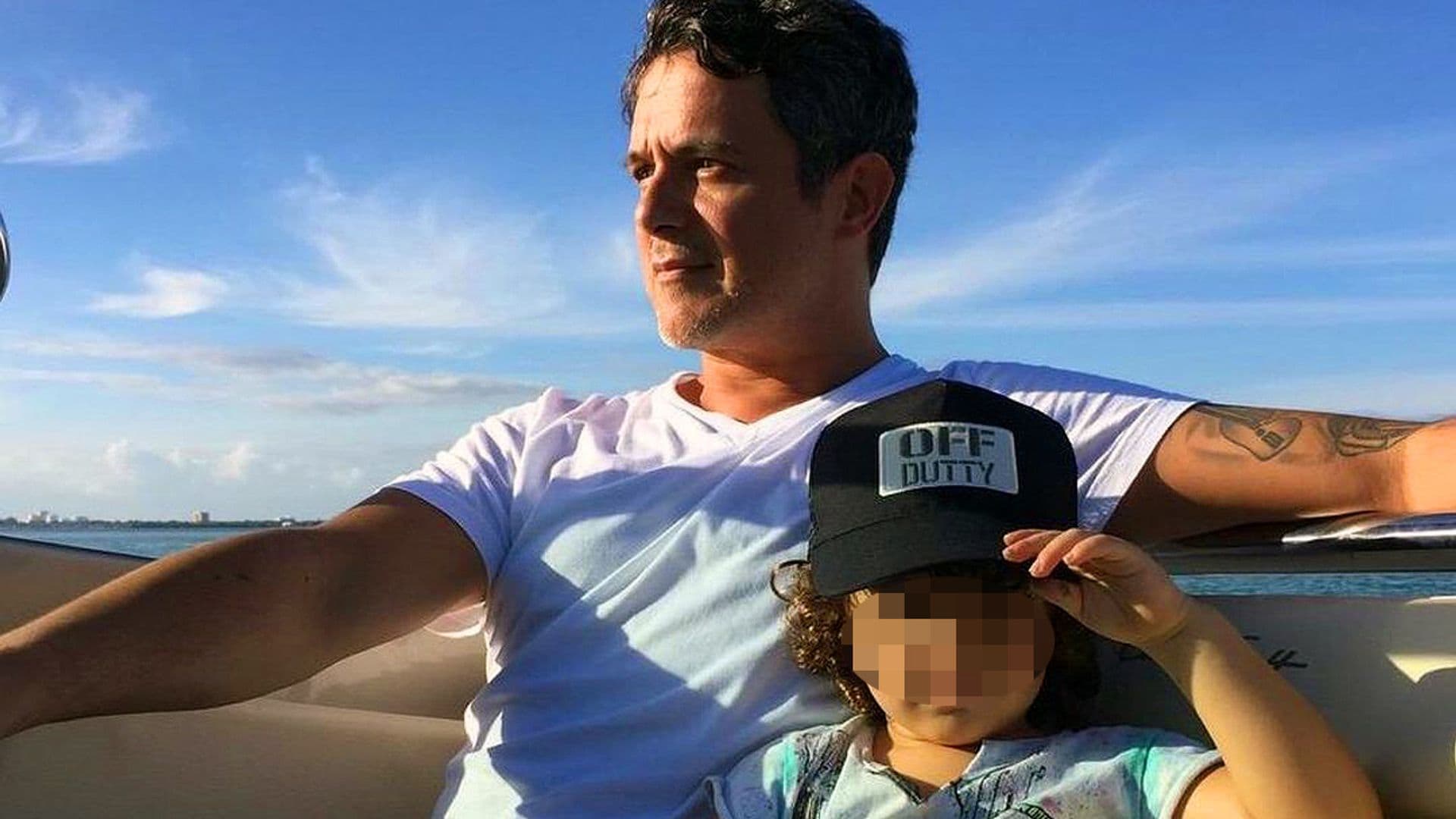¡El rey del rock! No te pierdas el primer concierto de Dylan, el hijo de Alejandro Sanz, cuando solo tenía dos años