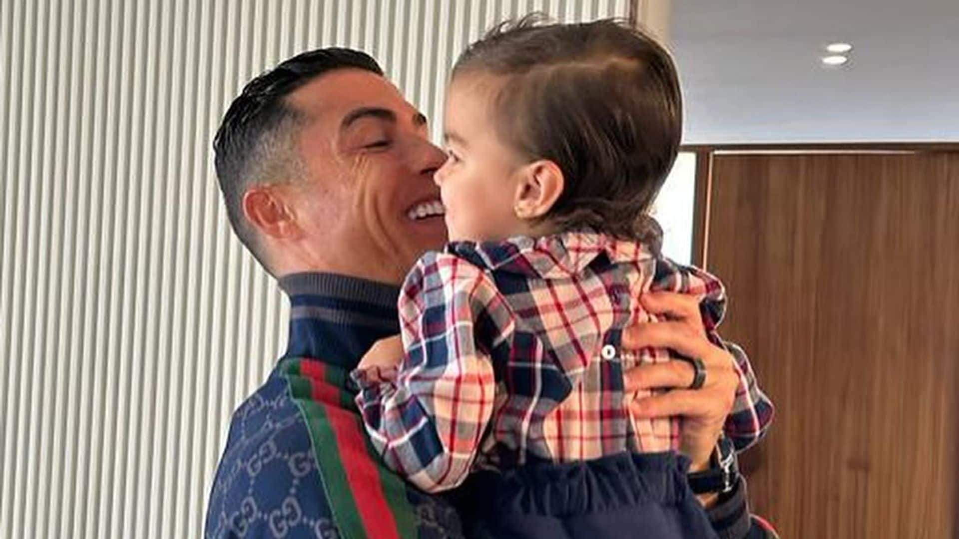 La reacción de Cristiano Ronaldo cuando su pequeña Bella Esmeralda le dice: 'Te quiero, papá'