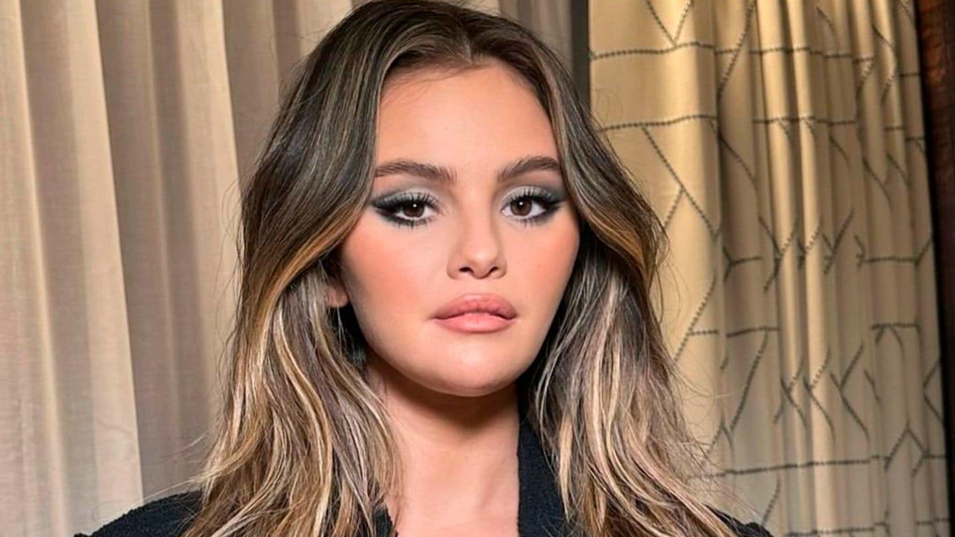 Selena Gomez sorprende con una nueva melena (sutilmente) rubia en París, ¿qué mensaje hay detrás?