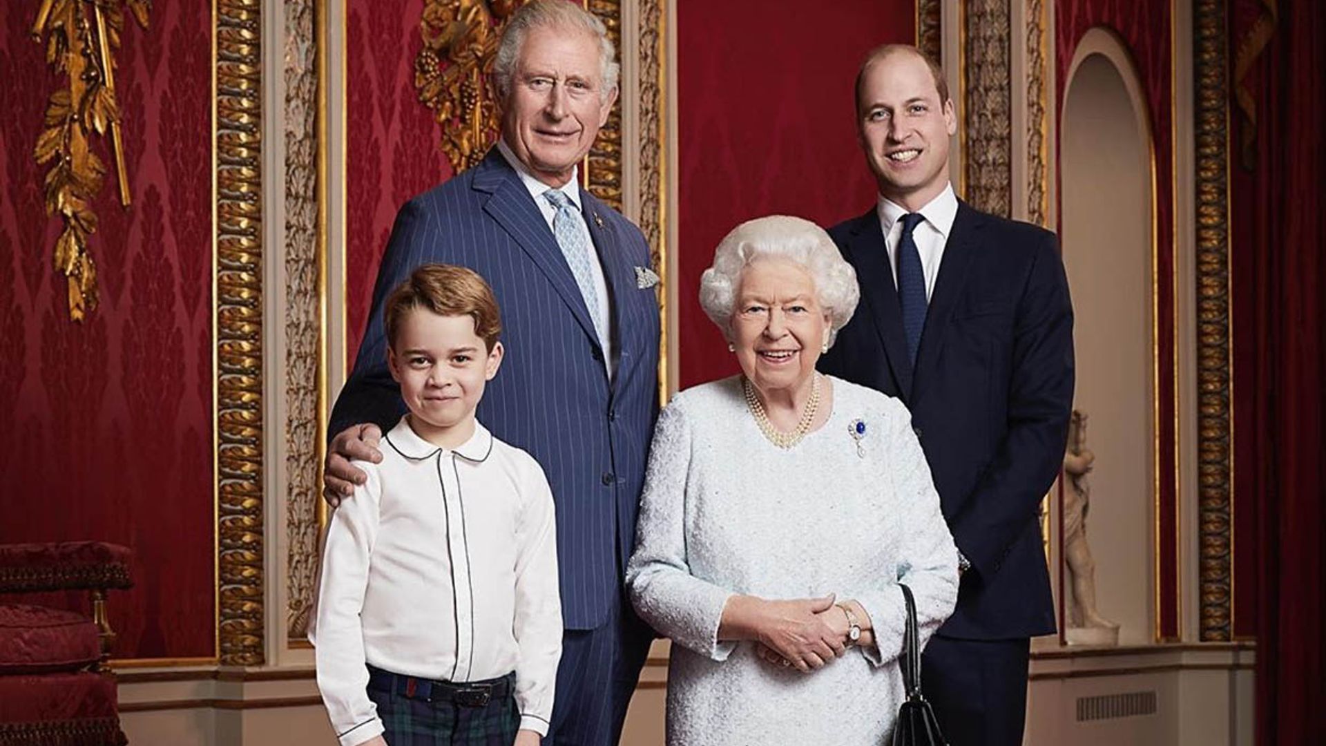 George de Cambridge, el gran protagonista del nuevo posado que reúne el presente y futuro de la Corona británica