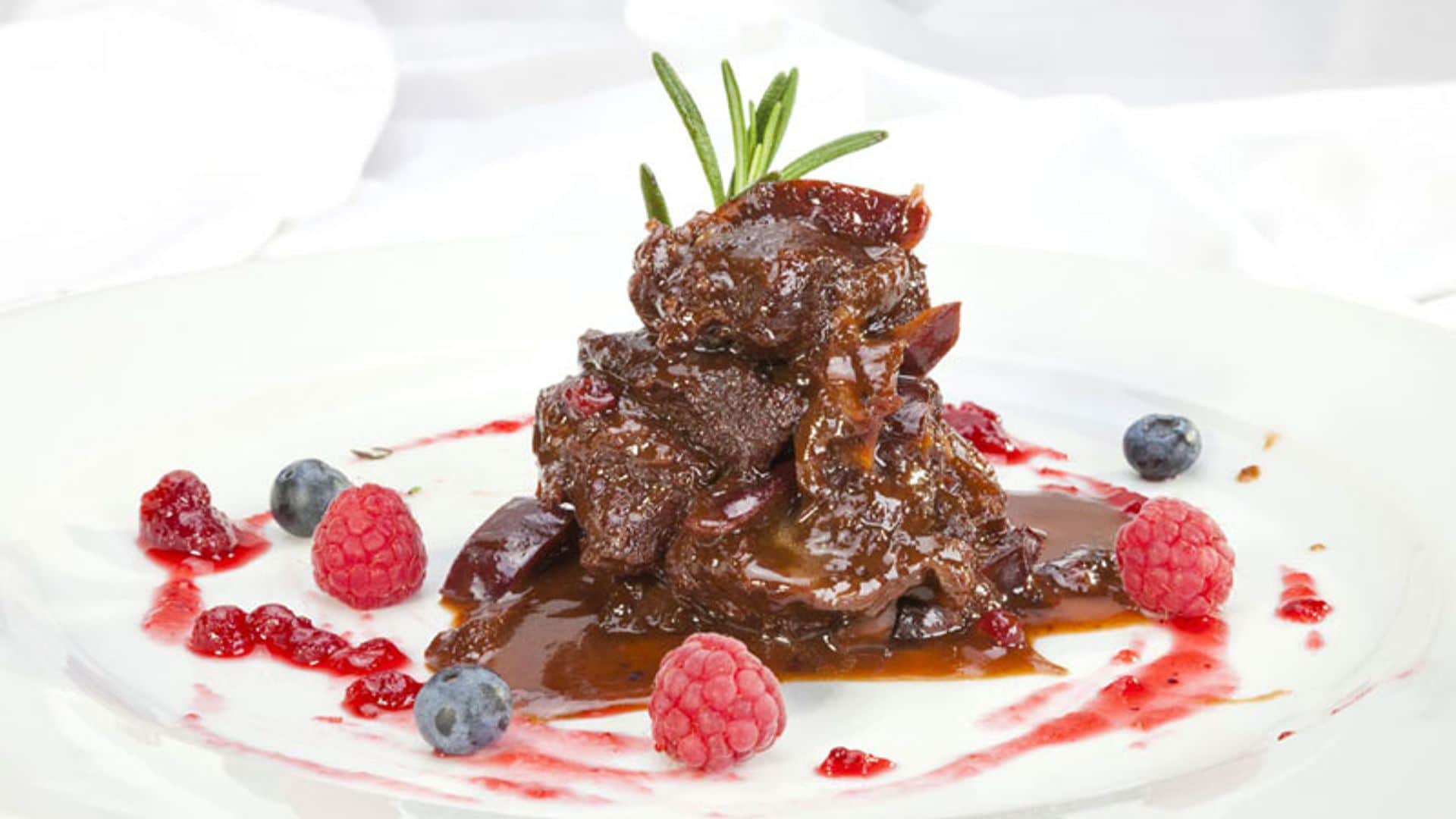Ragú de venado con frutos rojos