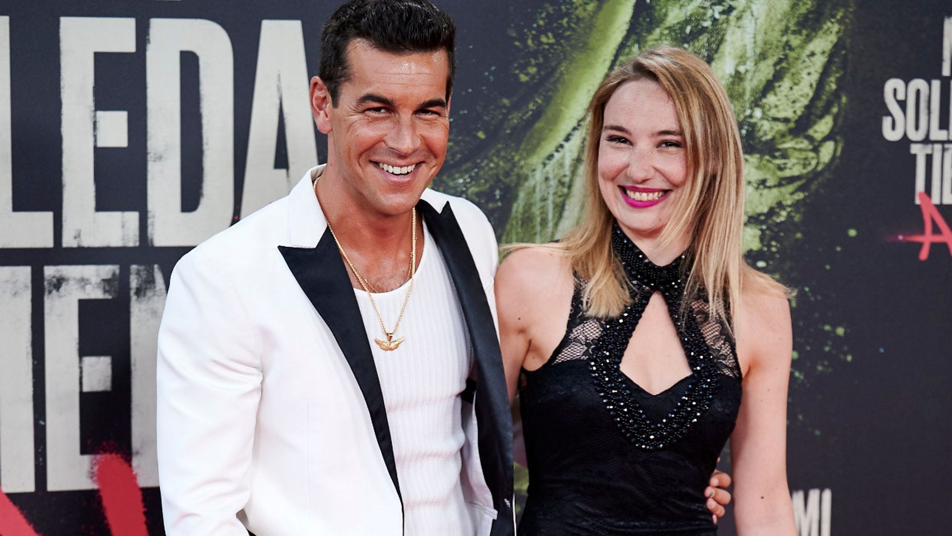 Mario Casas y Déborah François, dos ex que comparten amistad y trabajo: así se ha transformado su relación