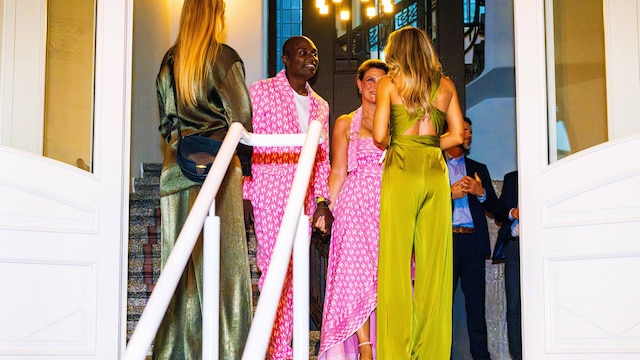 La princesa Marta Luisa y Durek Verrett reciben a los invitados en la primera de las celebraciones por su boda