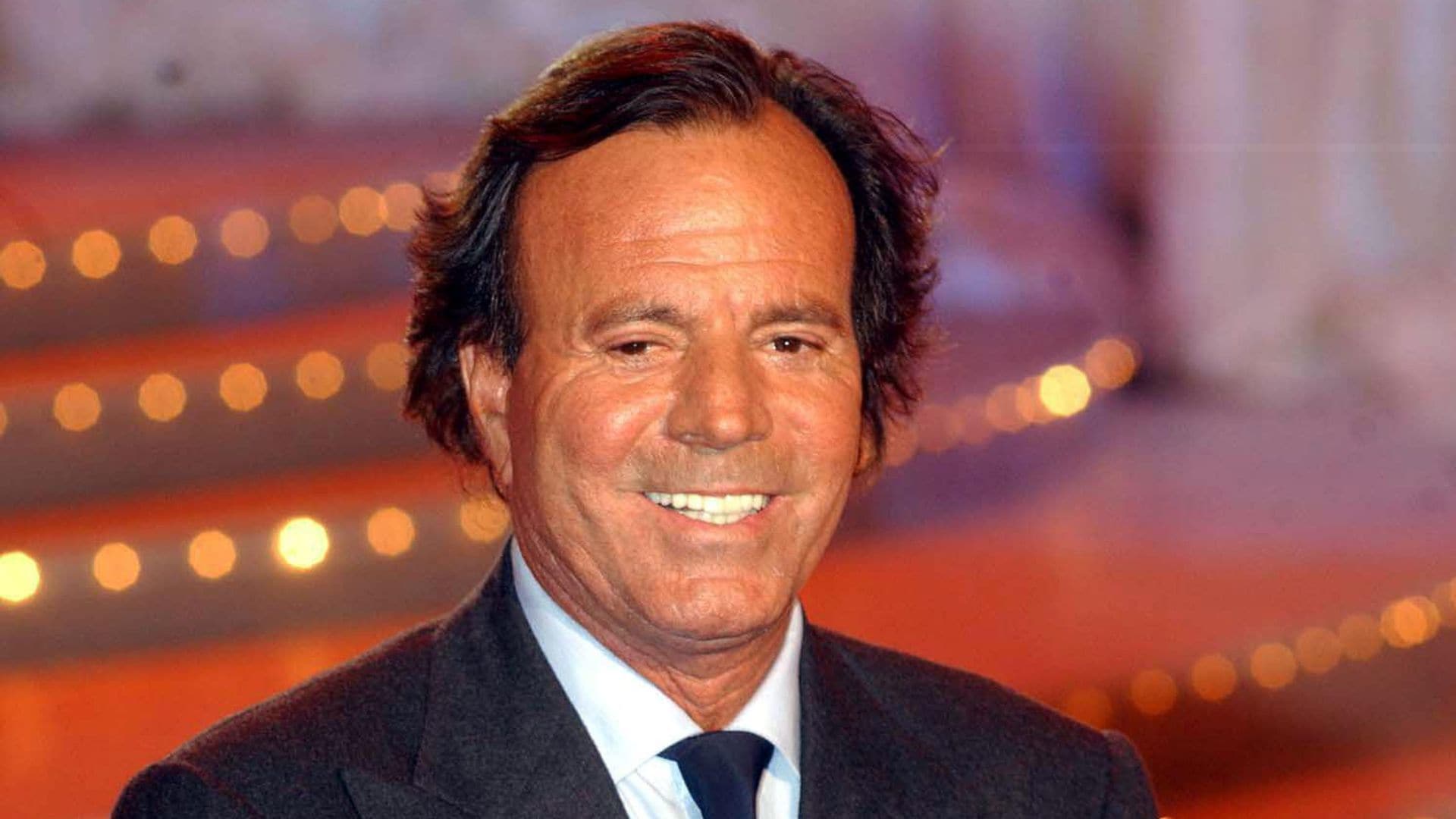 Julio Iglesias asegura sentirse tranquilo y perfecto de salud 