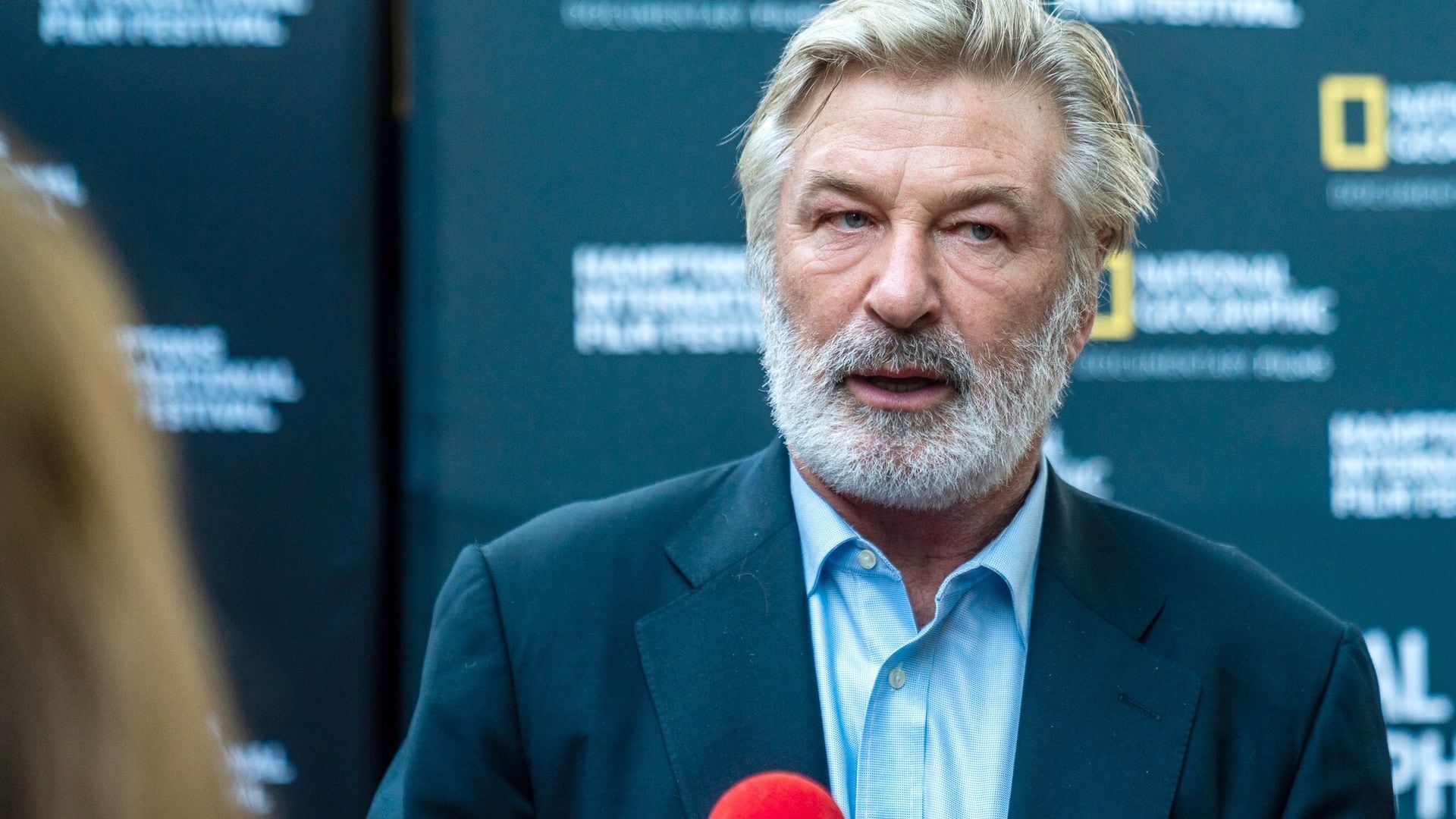 Alec Baldwin: presentan nueva demanda en su contra por disparar ‘sin razón’ a Halyna Hutchins