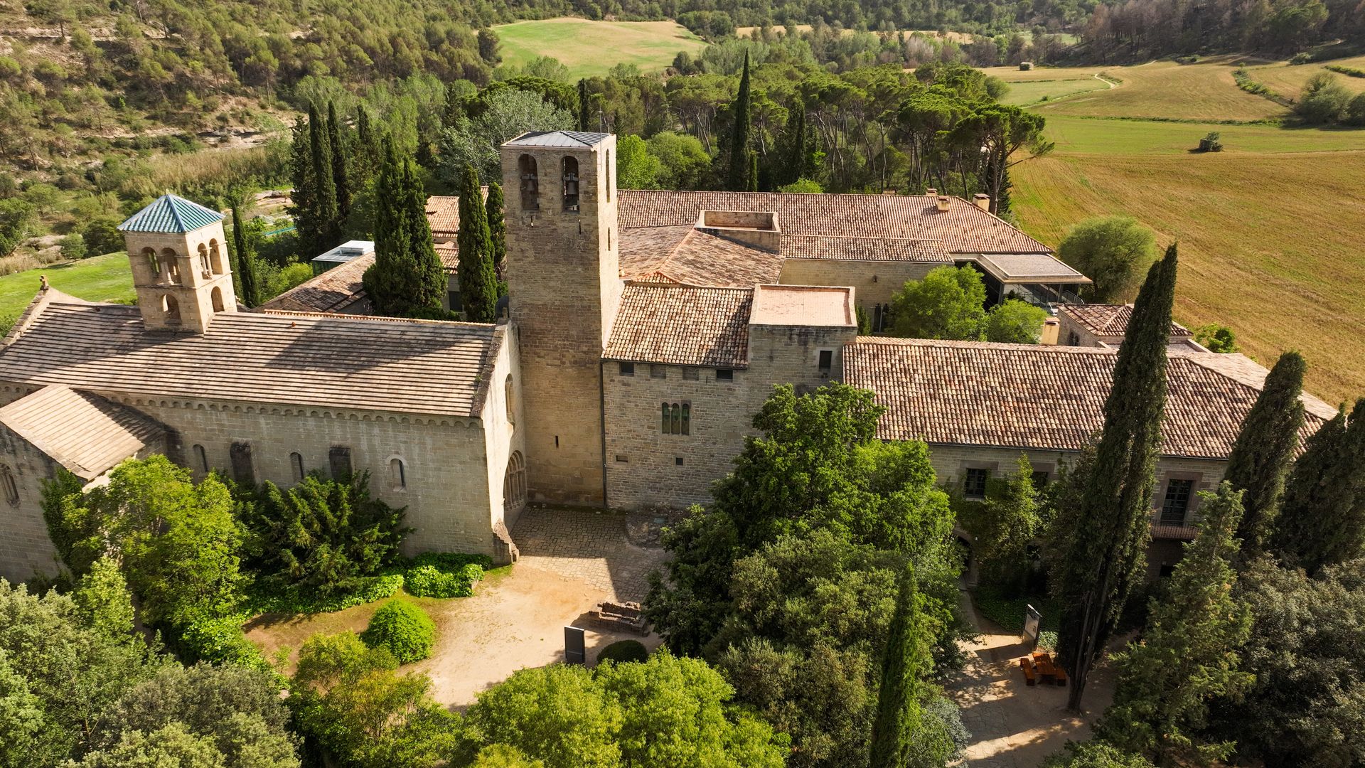 Descubre El Bages: la joya escondida entre viñedos y montañas cerca de Barcelona