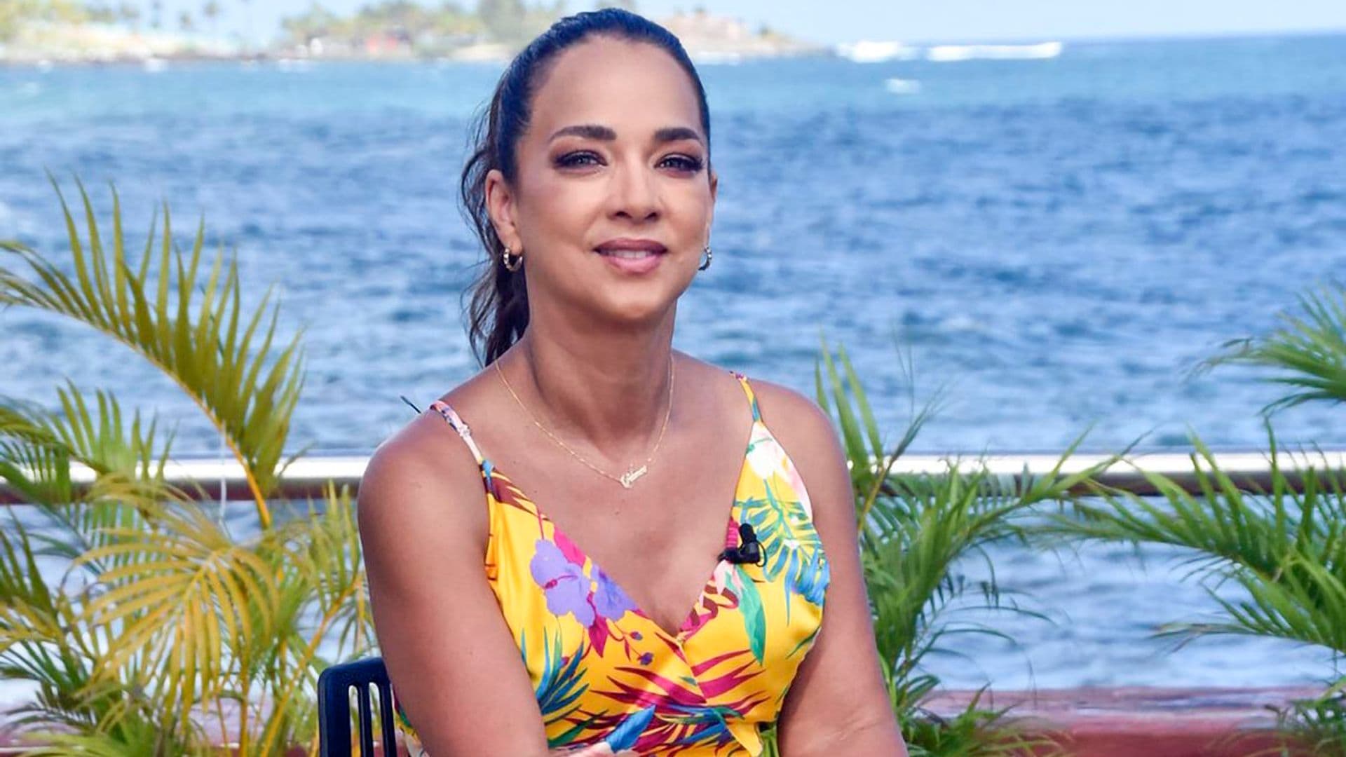 Adamari López se divierte bailando en Puerto Rico mientras luce perfecta para la primavera