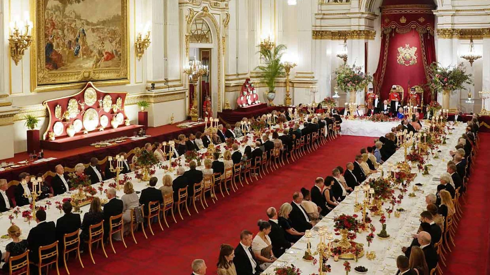 Faisán de Windsor y botones de esmeraldas: los secretos de la primera cena de Estado de Carlos III como Rey