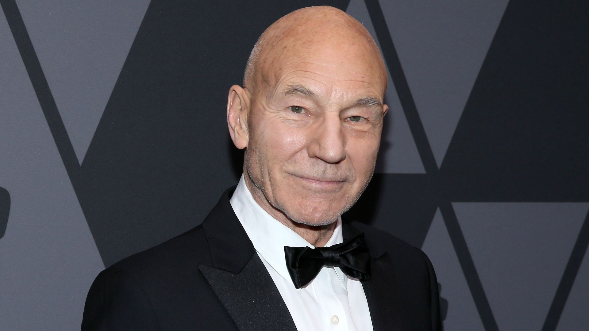 Patrick Stewart falleció luego de una breve lucha contra el Alzheimer y la demencia con cuerpos de Lewy.