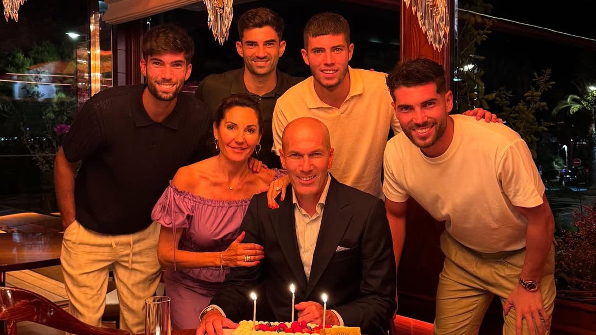 Quién es quién en la numerosa familia de Zidane, que cumple 53 años: de su mujer con raíces españolas a sus nietas