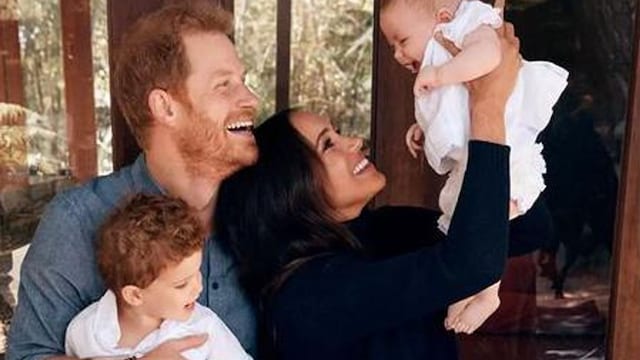 first photo of meghan markle and prince harry 39 s daughter lilibet released