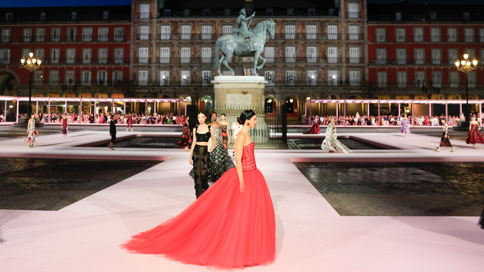 Desfile de Carolina Herrera P/V 2026 en Madrid