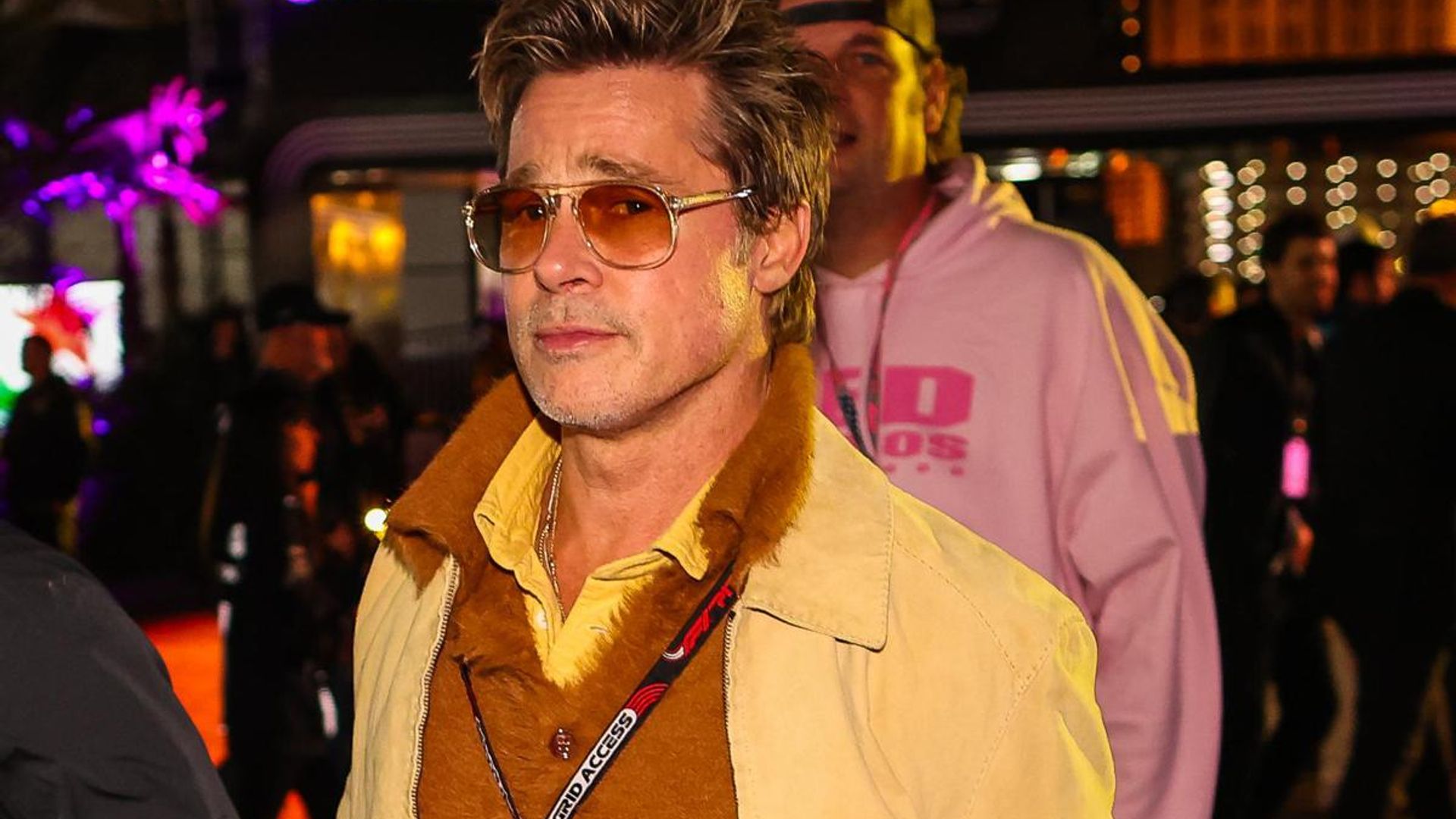 Brad Pitt con su novia ‘española’ y su ‘look’ más desconcertante al cumplir 60 años