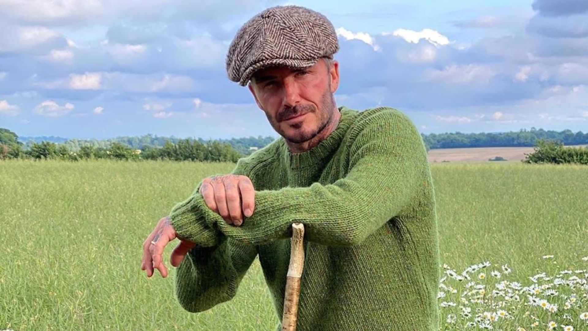 Otro paseo por el campo y ¡otro sombrero! David Beckham hace gala de su amplia colección