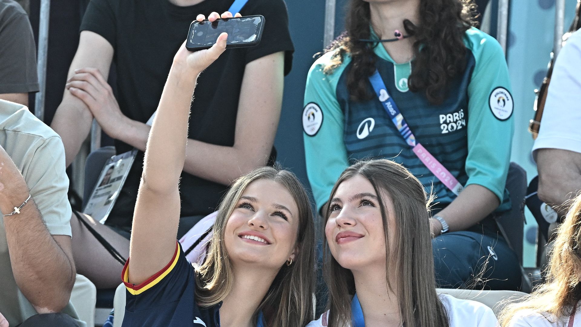 La princesa de Asturias y su hermana dominan el arte del 'selfie'