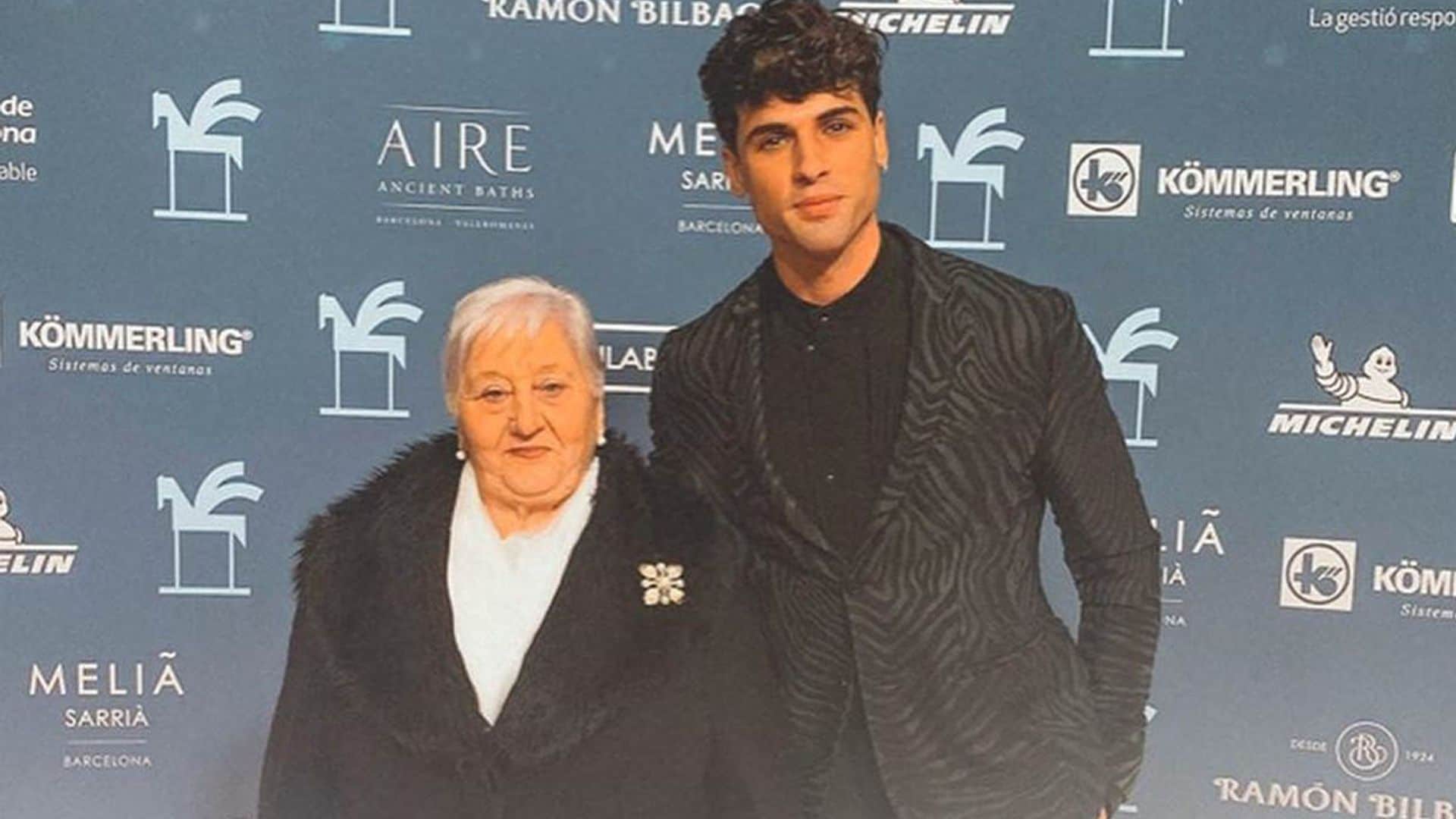 Daniel Illescas acude a los Ondas con la mejor compañía… ¡la de su abuela!