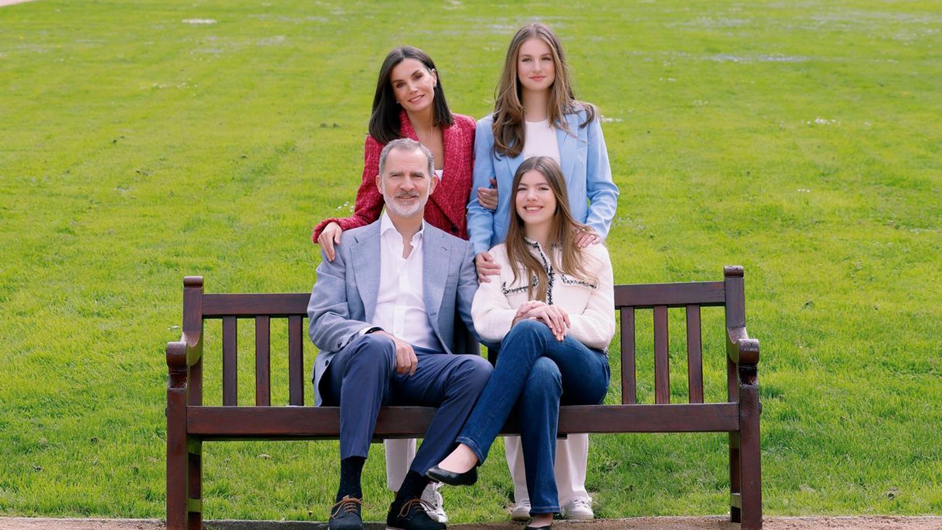 Los Reyes cumplen 20 años de matrimonio: las claves de un posado familiar histórico, con Leonor y Sofía como estrellas