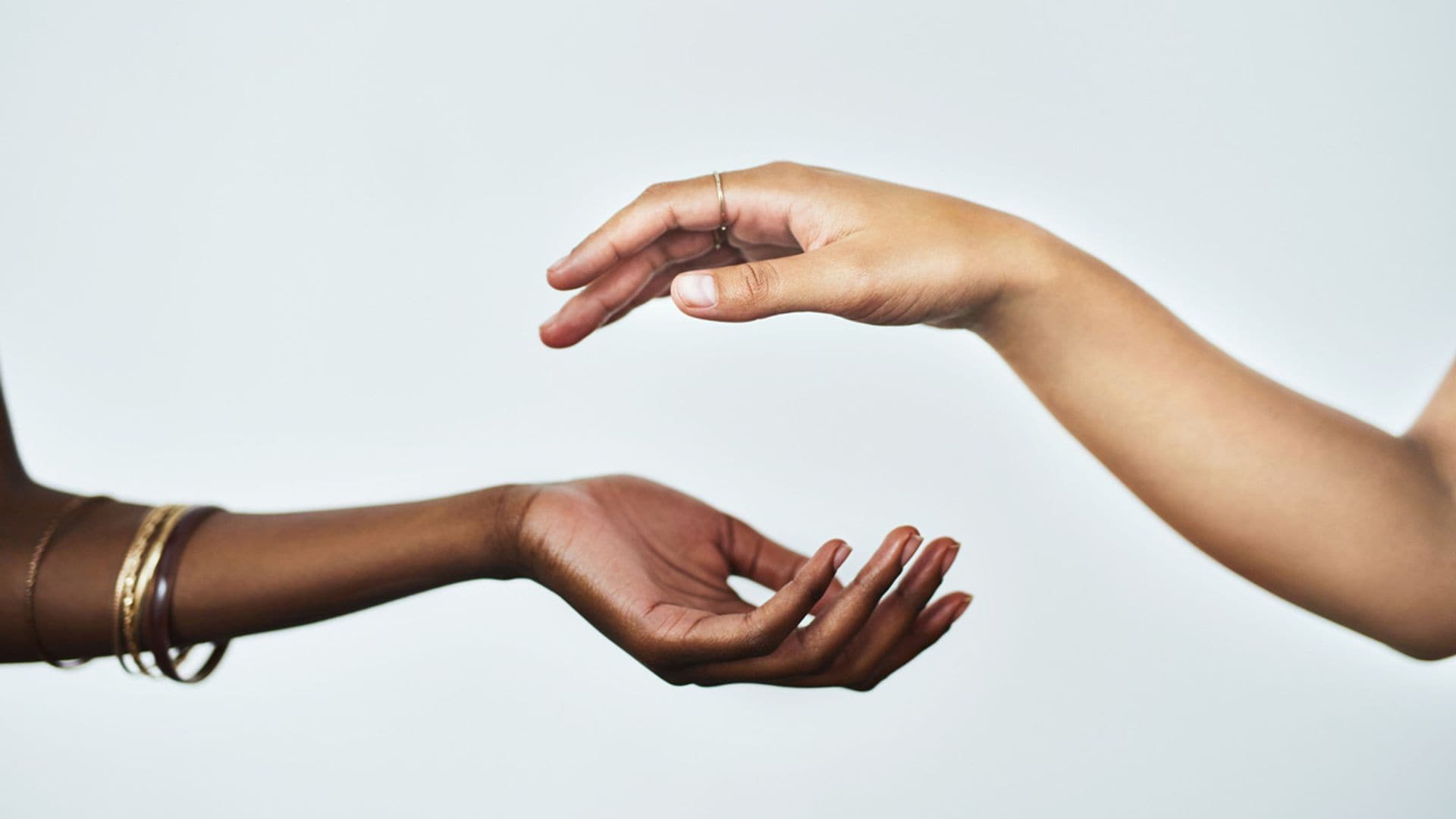 Fórmulas endurecedoras, consejos de experto y alimentos que fortalecen las uñas