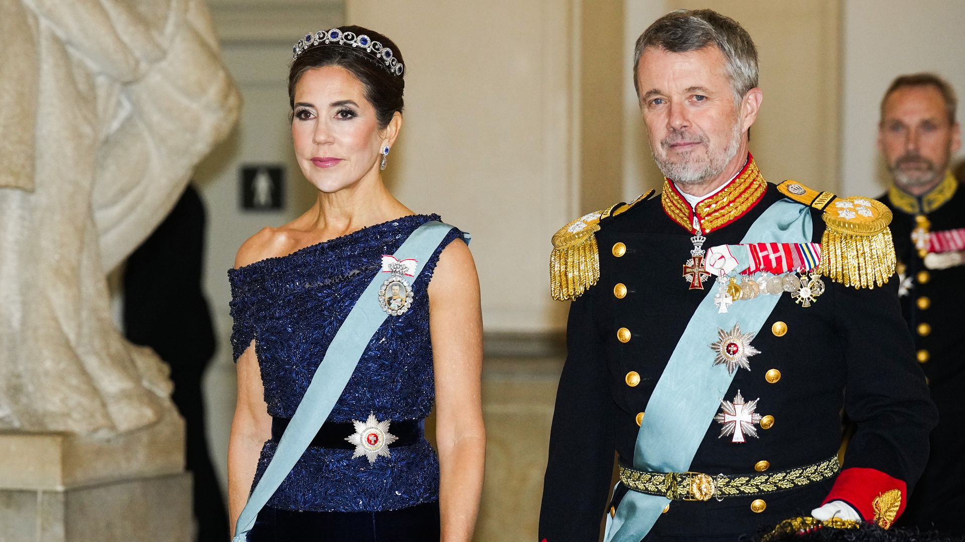 Los reyes Federico X y Mary de Dinamarca a su llegada a la cena de Estado celebrada en el Palacio de Christiansborg, en Copenhague, con motivo de la visita oficial del presidente de Vietnam, el 19 de octubre de 2026.