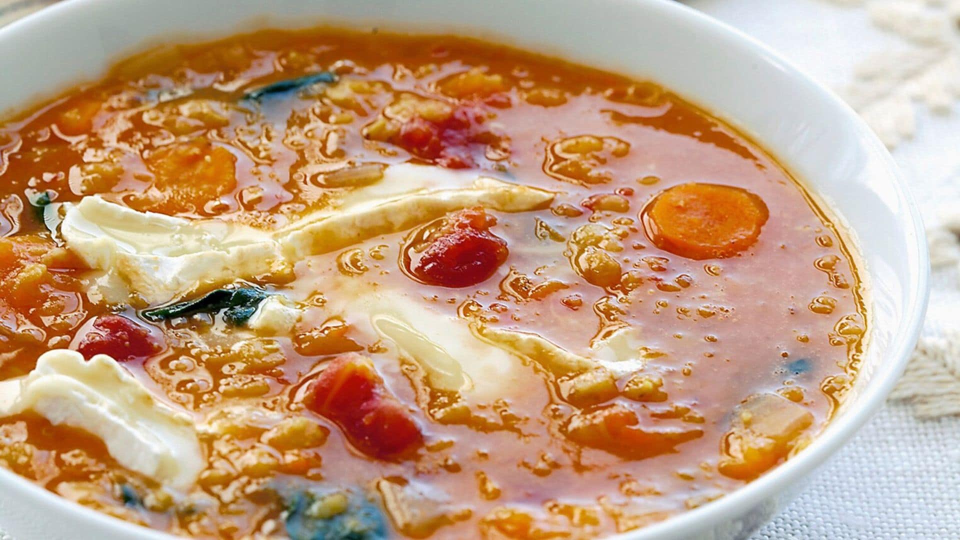 Lentejas con verduras y queso 'brie'