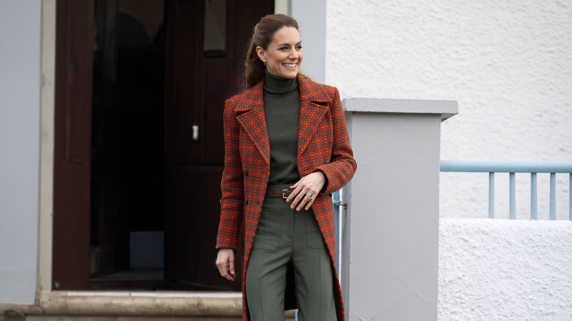 Los pantalones de traje virales de Kate Middleton ahora están en Zara y no querrás quitártelos en toda la primavera