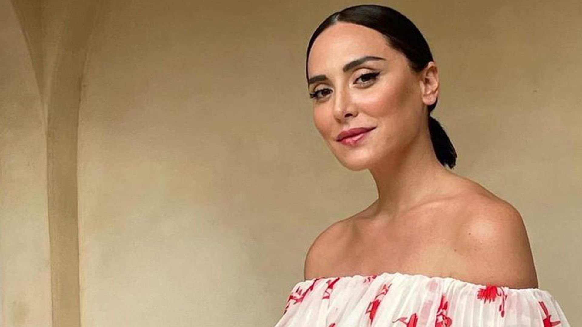 Tamara Falcó y el vestido 'Bardot' perfecto para invitadas que apuestan por la sencillez