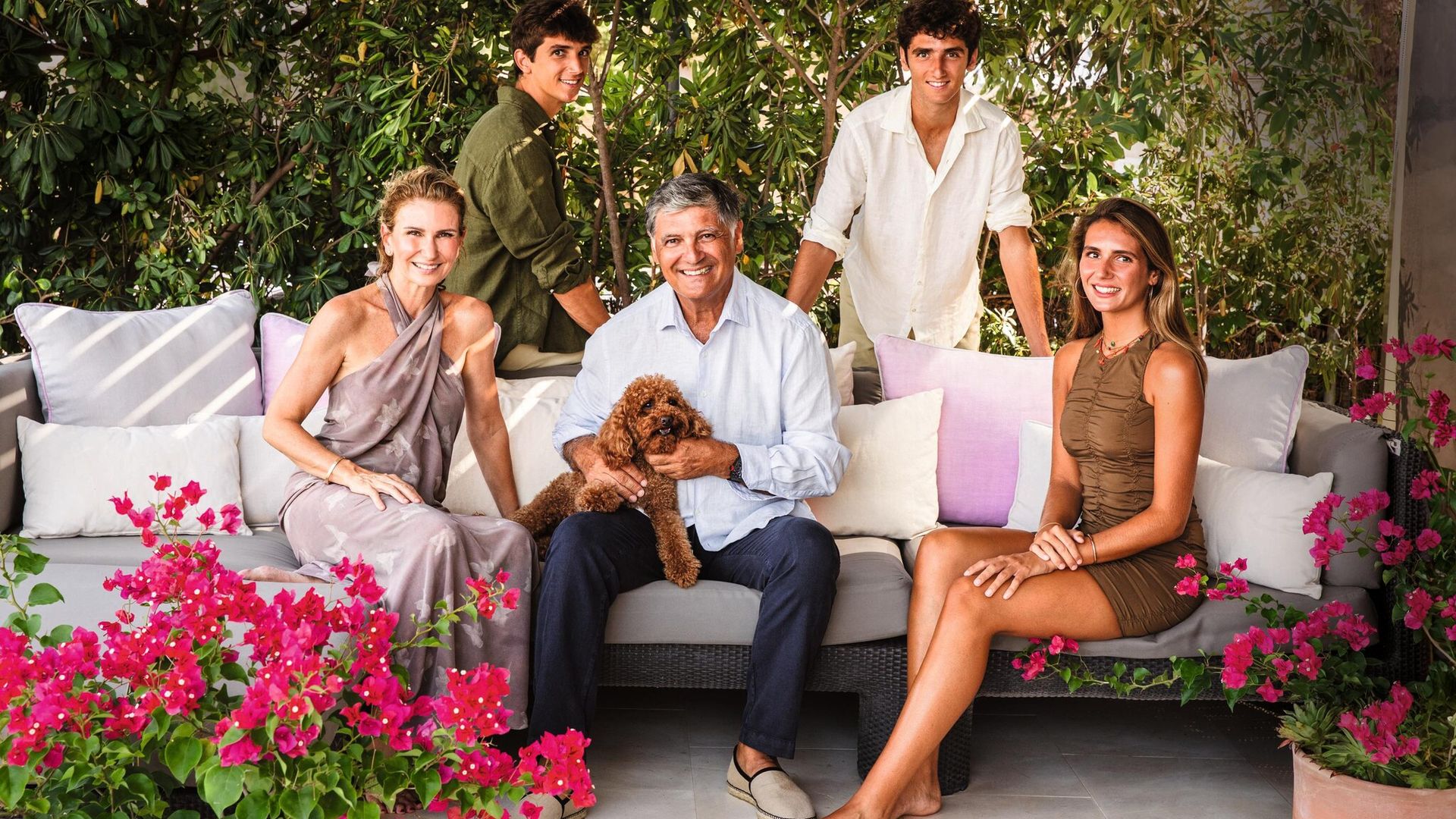 Toni Nadal nos abre las puertas de su casa de Mallorca, posa por primera vez en familia y nos habla de sus nuevos retos
