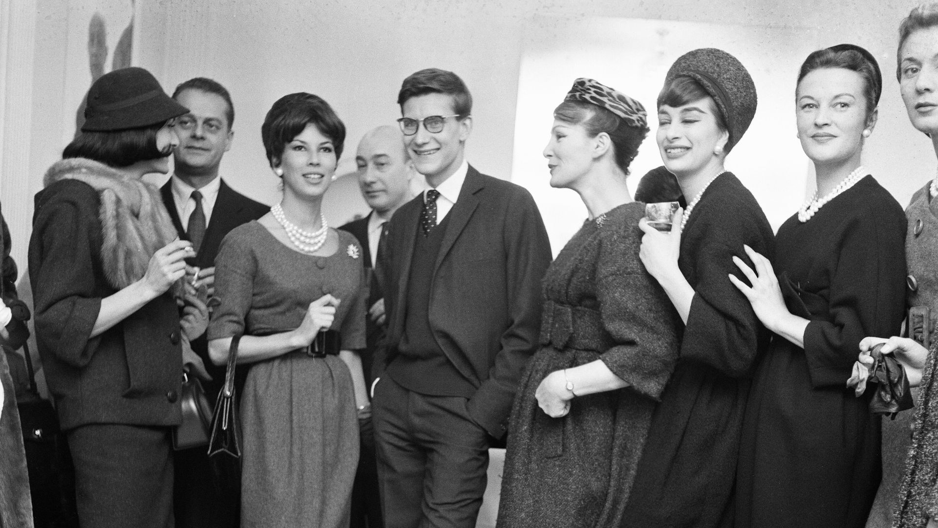 Yves Saint Laurent durante su época en Dior