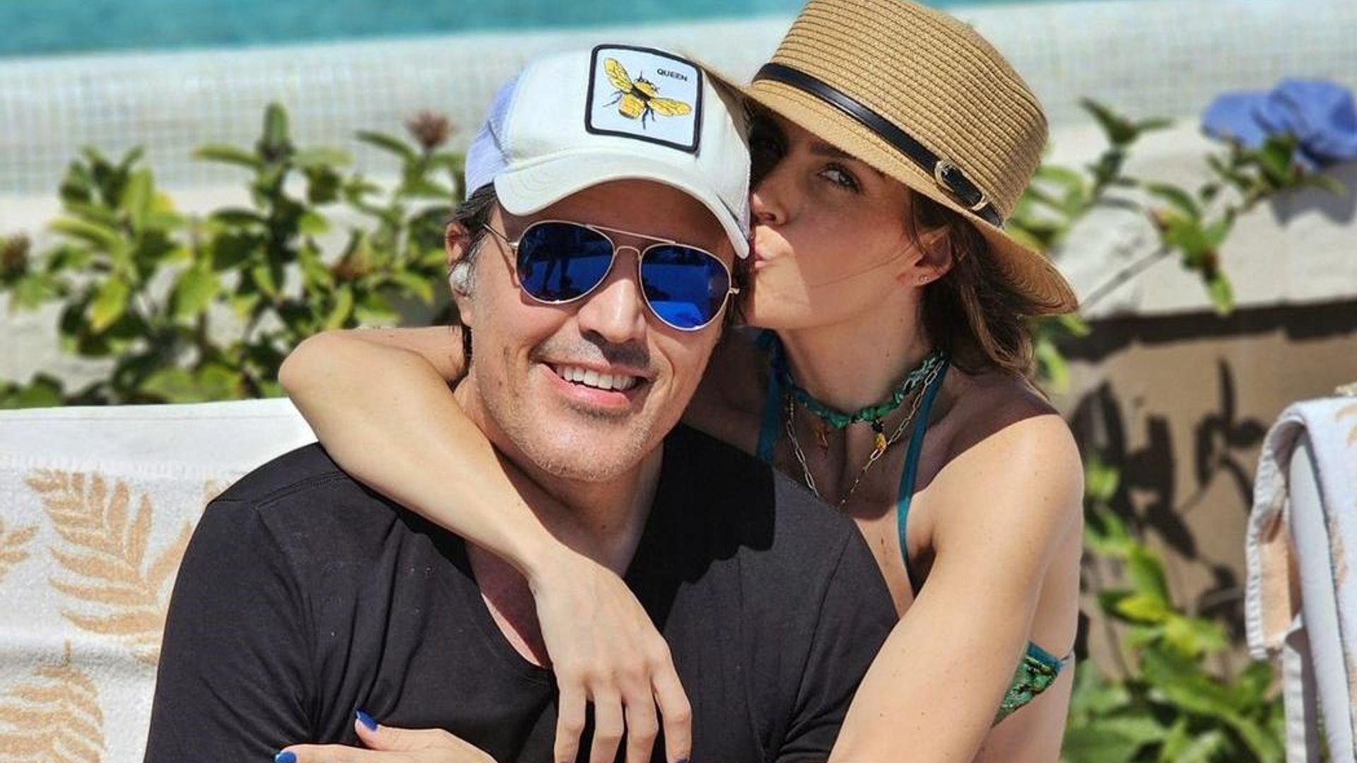 Tras su operación, Billy Rovzar disfruta de unas vacaciones familiares en la playa