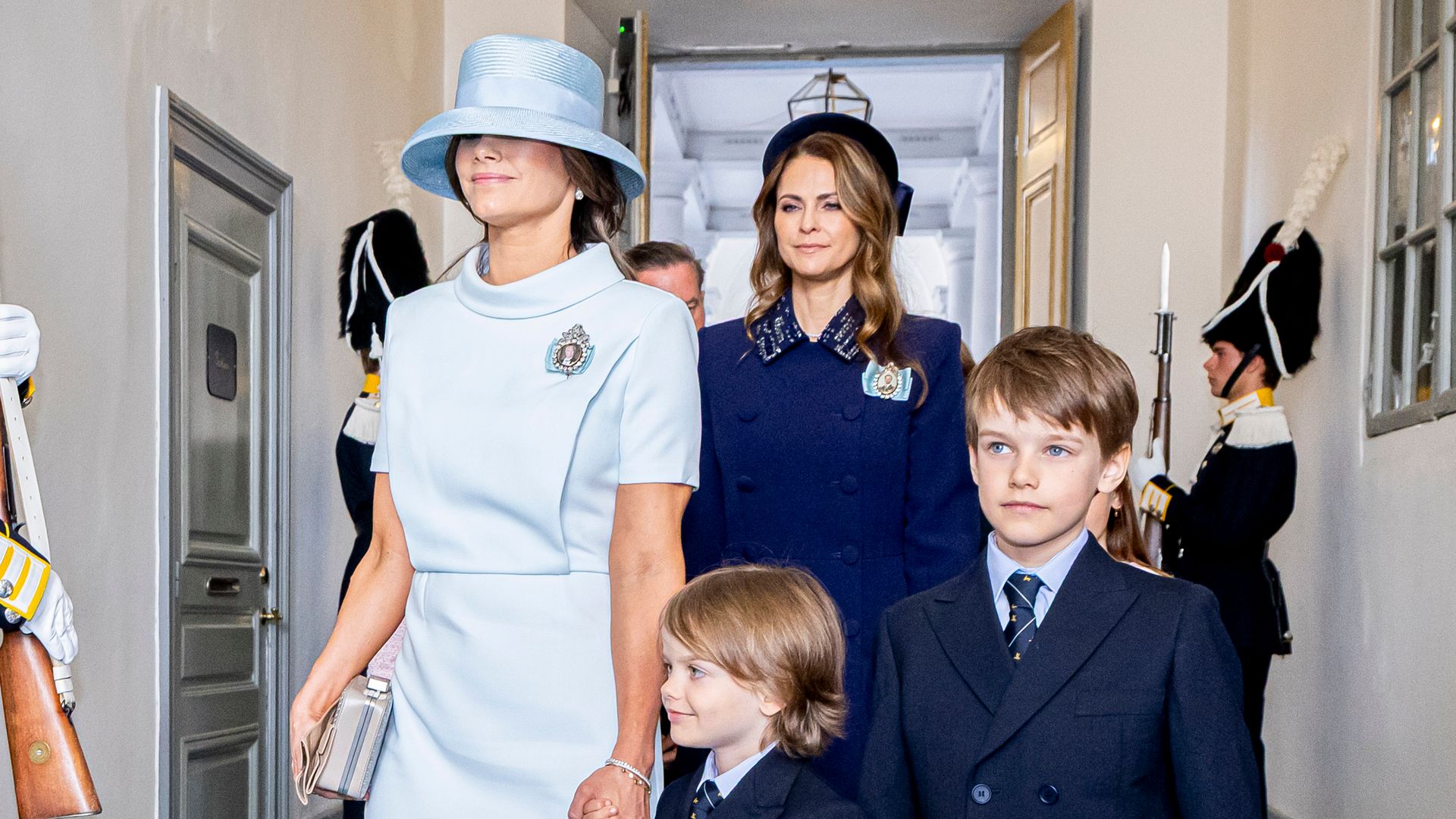Sofia de Suecia con sus hijos llegando a la misa del 80 cumpleaños del rey Carlos Gustavo en el Palacio Real de Estocolmo, el 30 de abril de 2026