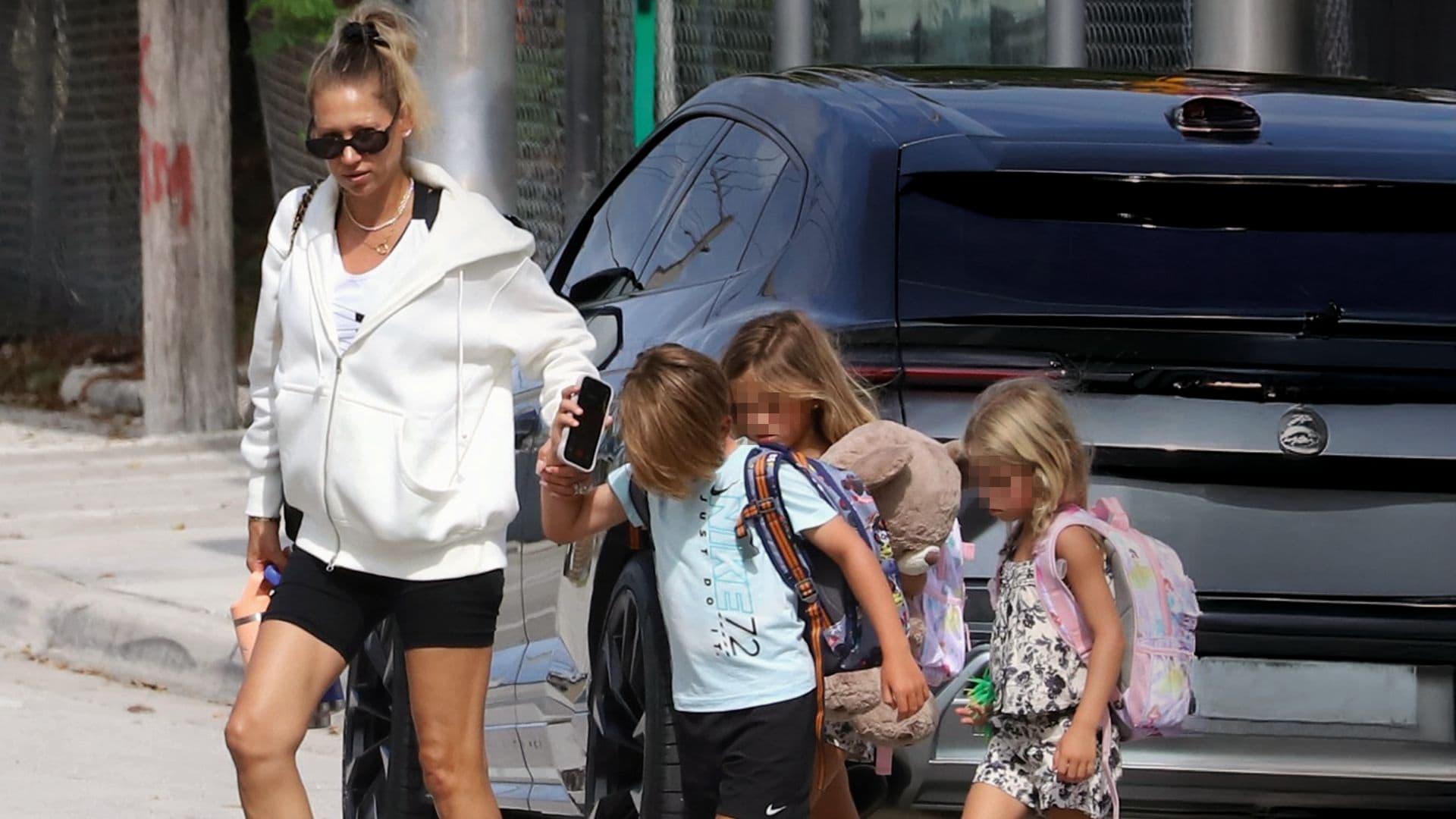 EXCLUSIVA. Primeras imágenes de Anna Kournikova embarazada de su cuarto hijo