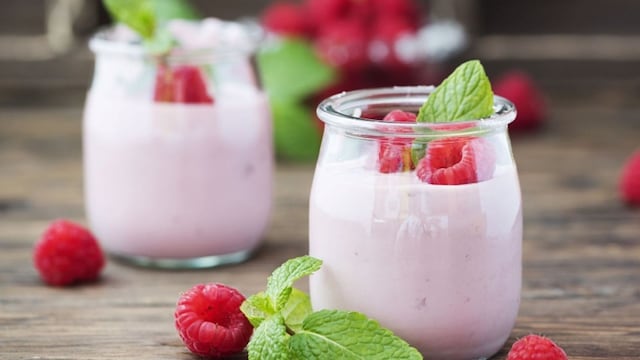 helado yogur frambuesas