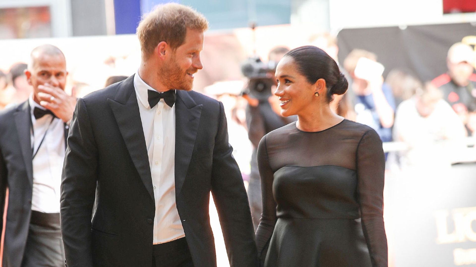 No te pierdas cómo 'negociaron' el príncipe Harry y Meghan con Disney en plena alfombra roja