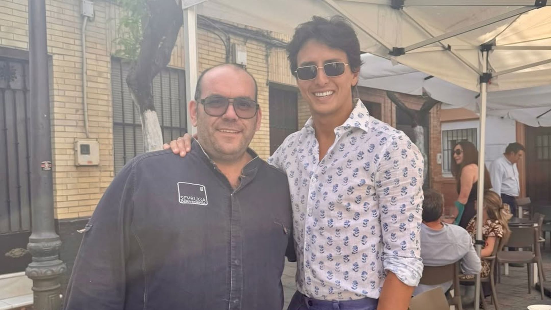 Sabemos lo que hizo Roca Rey en Sevilla durante su recuperación: visita una cervecería tradicional con cocina creativa