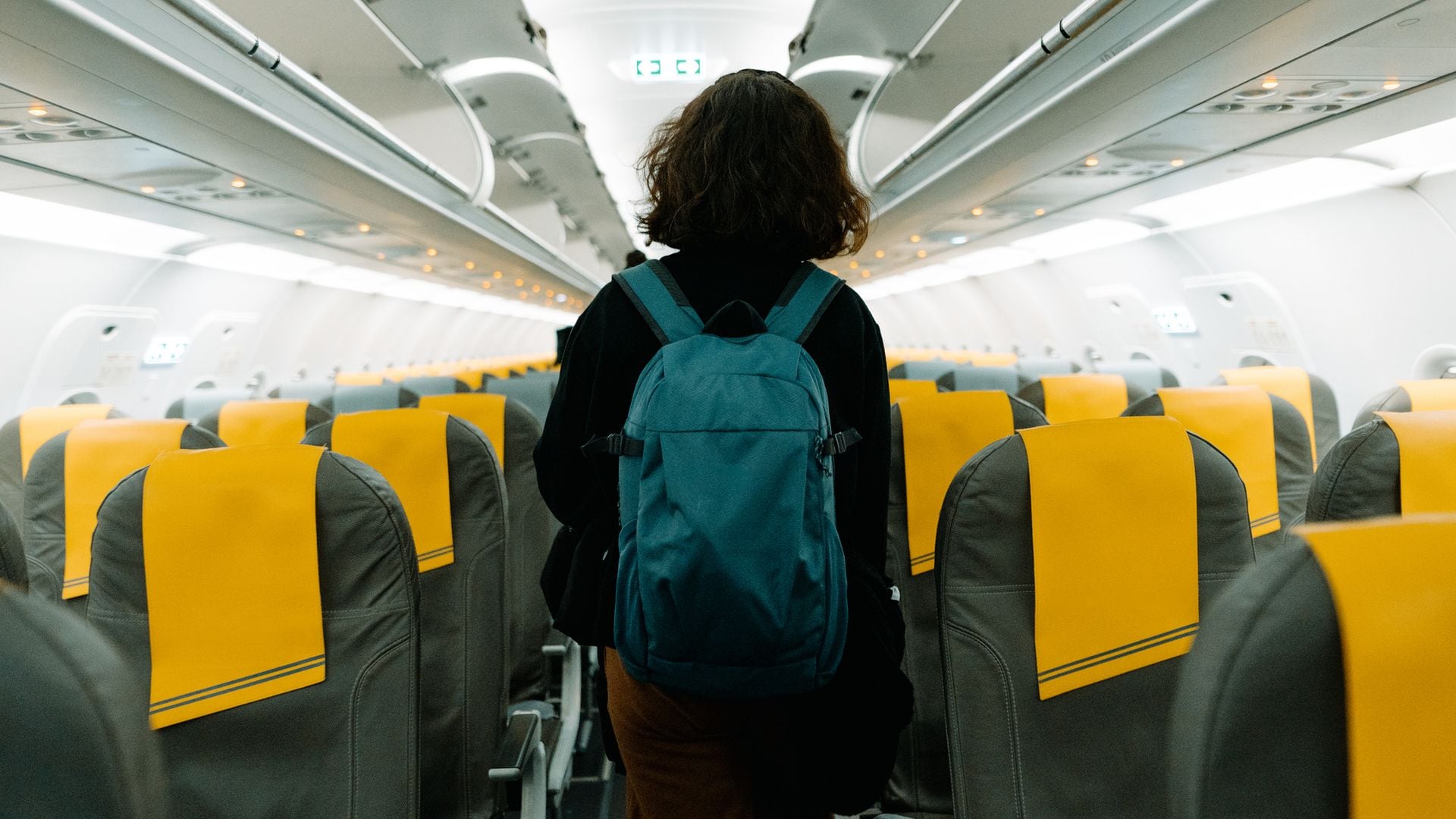 Adiós a facturar, esta mochila de cabina te evitará pagar de más en Ryanair y otras 'low-cost'