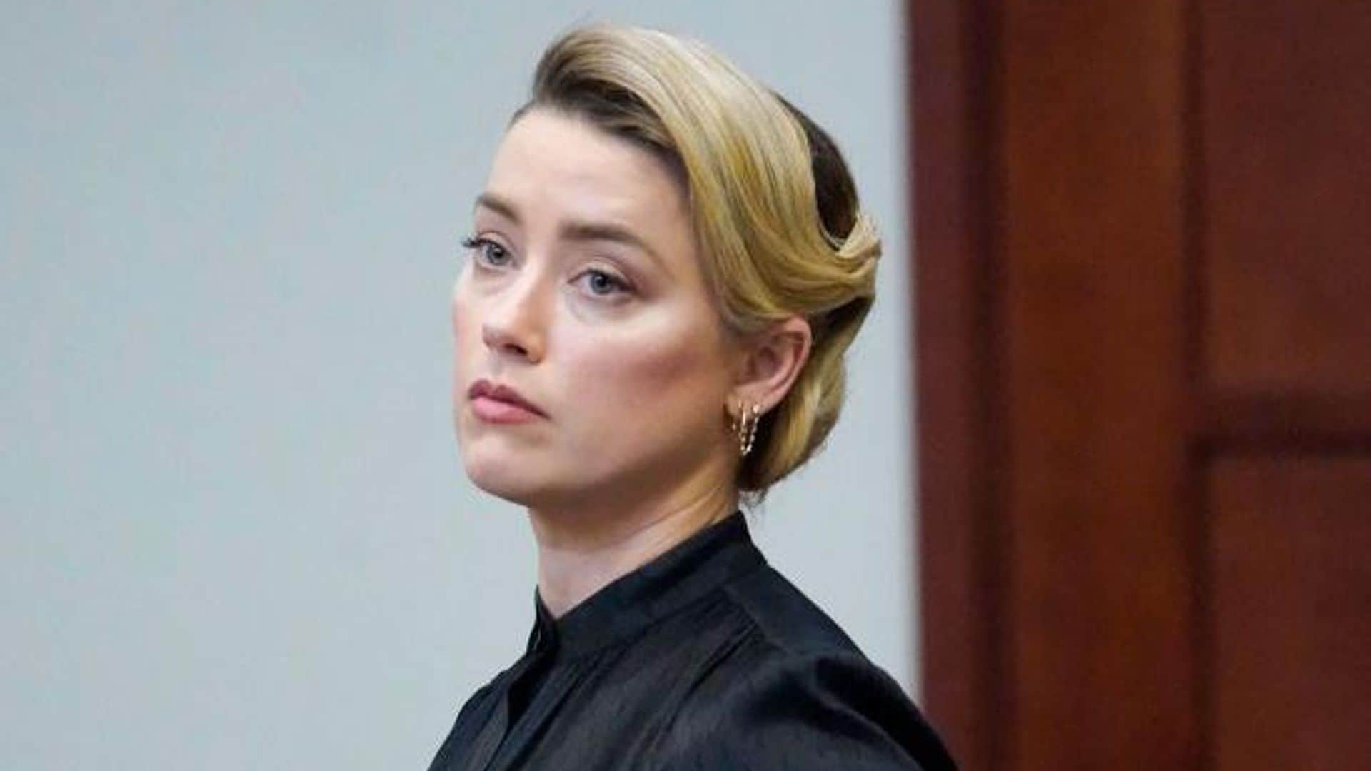La marca de maquillaje que pone en duda a Amber Heard