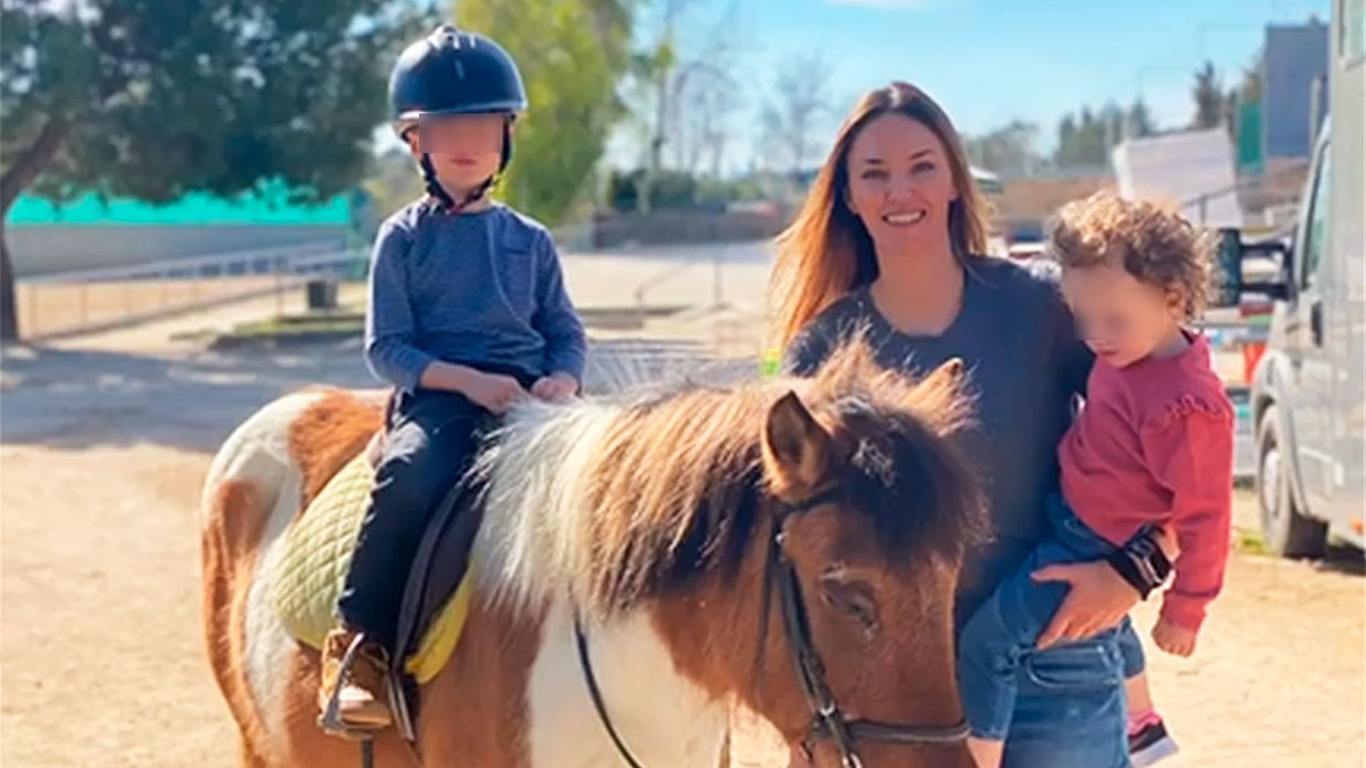 Helen Lindes, una amazona que vuelve a disfrutar de su gran pasión con sus hijos