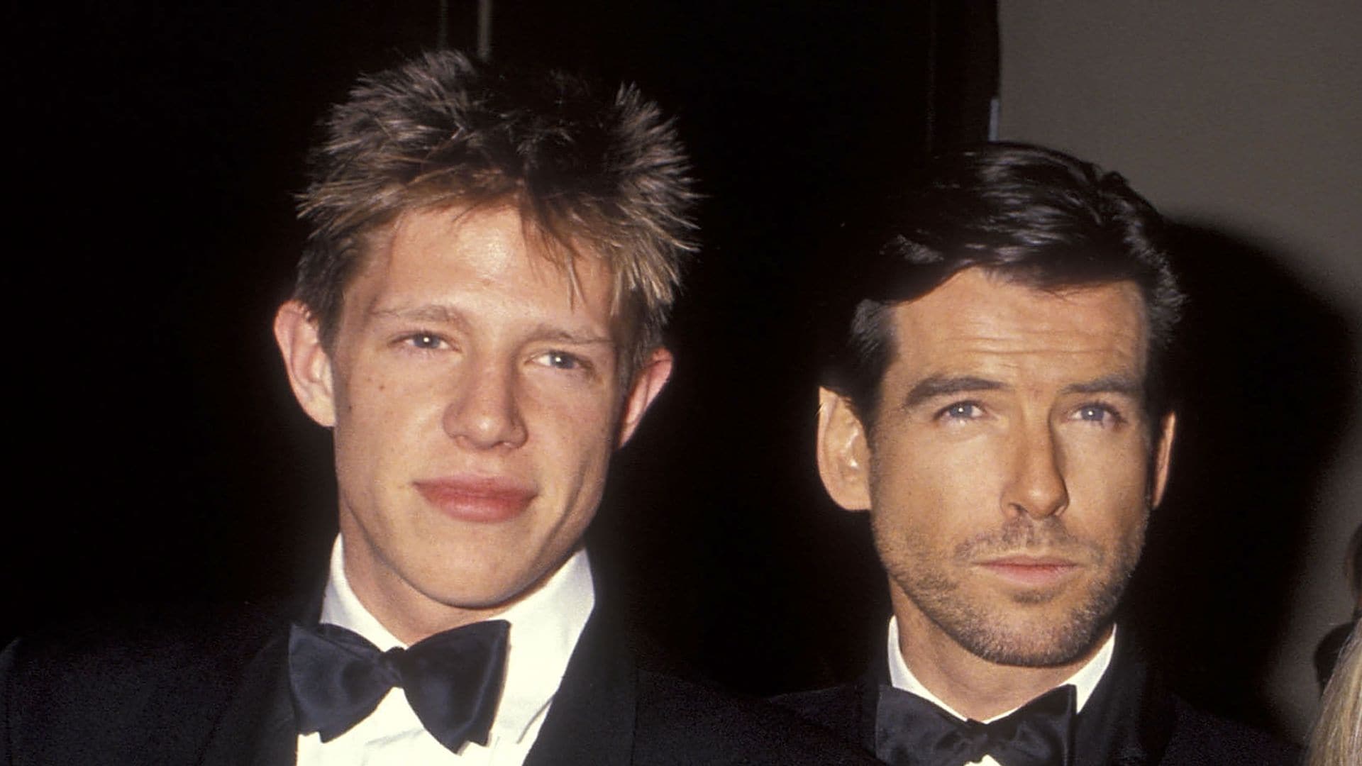 Pierce Brosnan con su hijo Christopher en 1992, un año después de morir su esposa, Cassandra Harris
