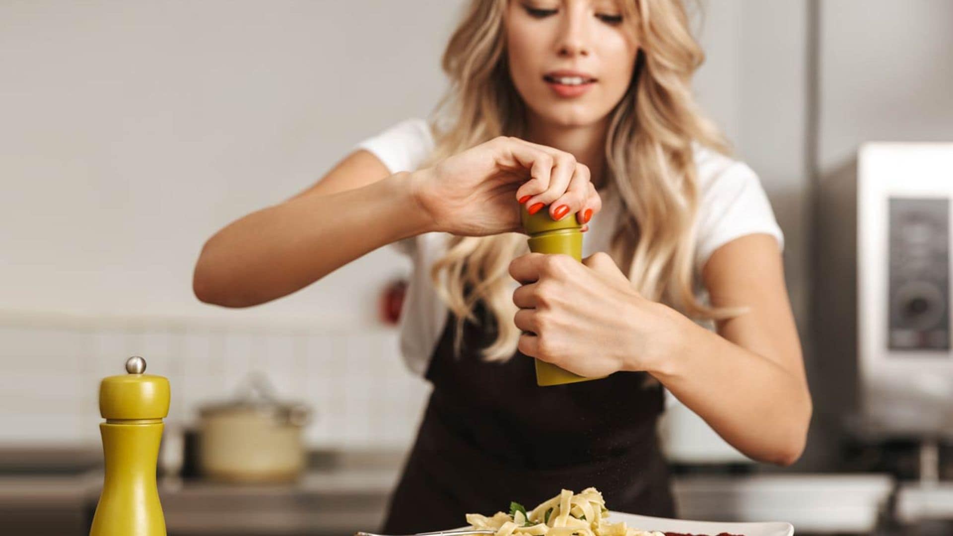 ¿Sabías que te ayuda a perder peso? Apunta esta y otras razones para incluir la pimienta en tu dieta