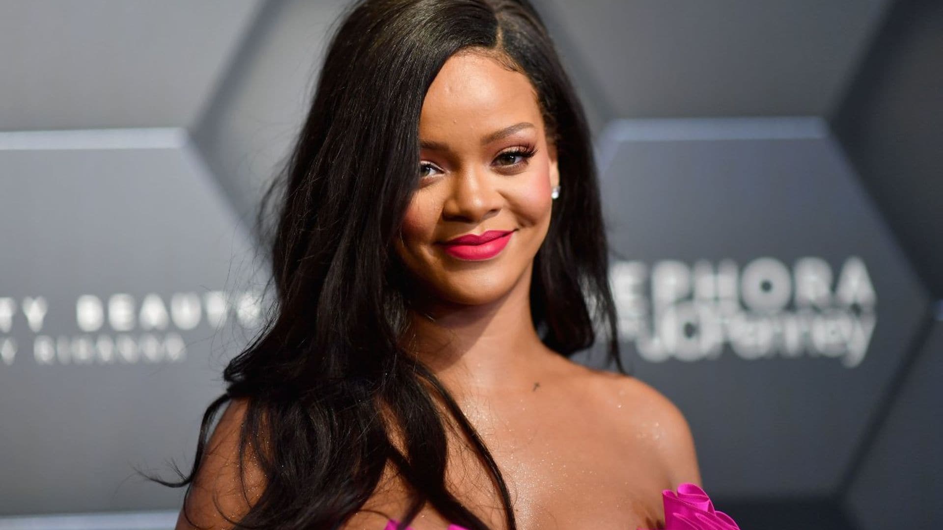 Rihanna presenta a su bebé por primera vez al mundo